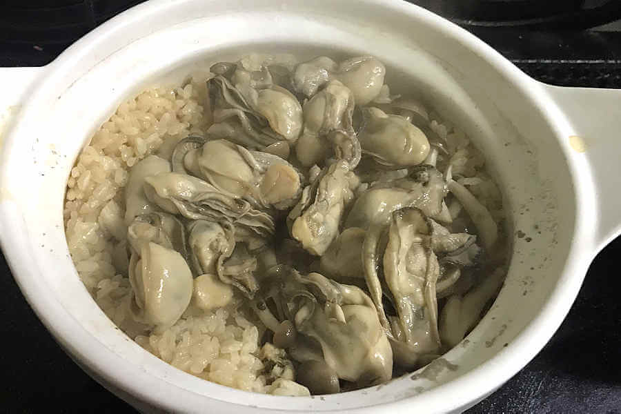 土鍋で牡蠣の炊き込みご飯　男の手料理